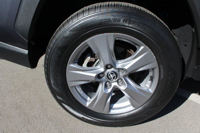 Certified 2022 Toyota RAV4 XLE FWD image 11
