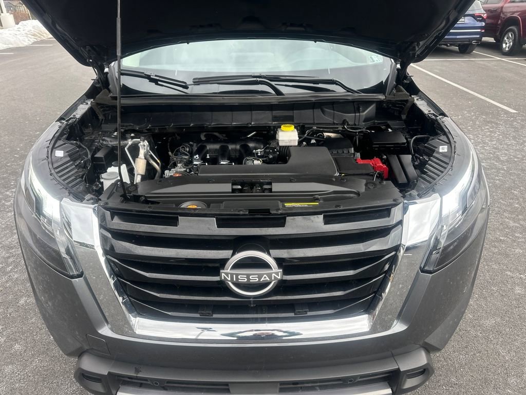Used 2025 Nissan Pathfinder SL image 10