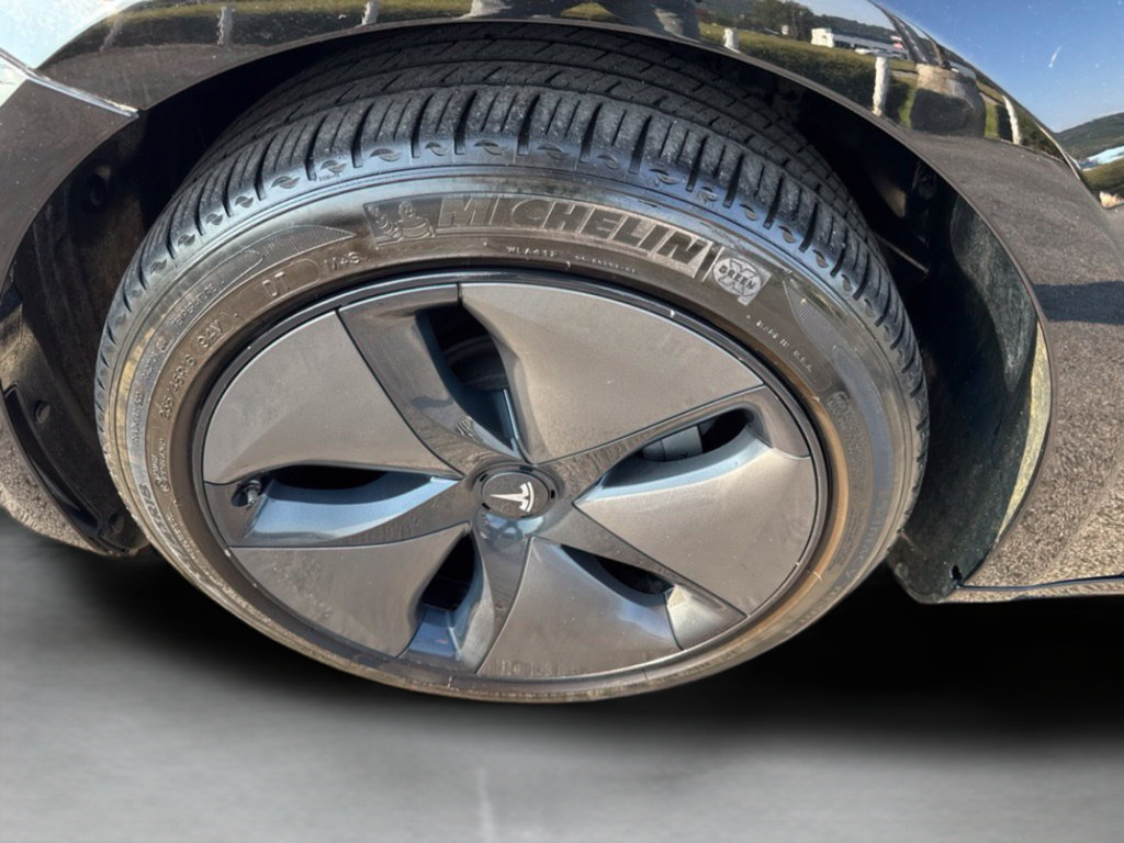 Used 2018 Tesla Model 3 Long Range RWD image 29