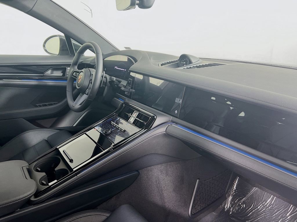 New 2025 Porsche Panamera 4 image 31