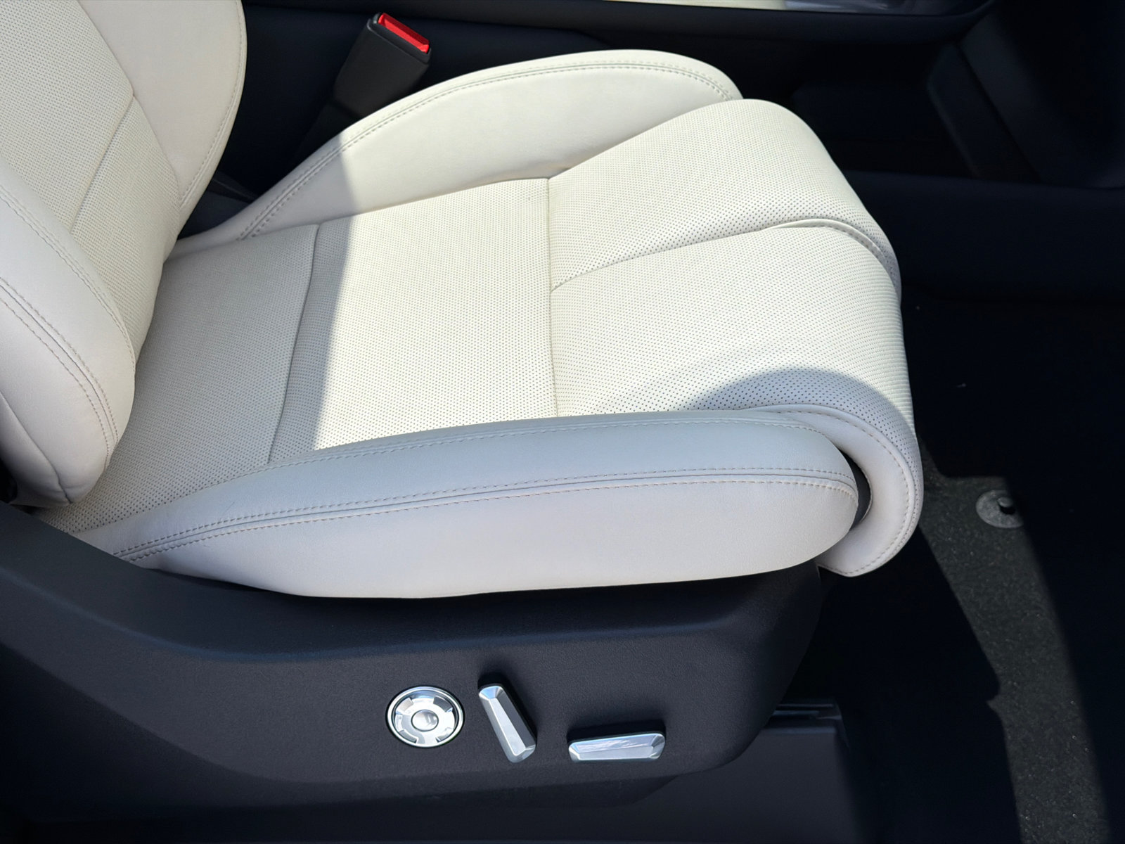 New 2027 Lincoln Navigator Reserve AWD/4WD image 13