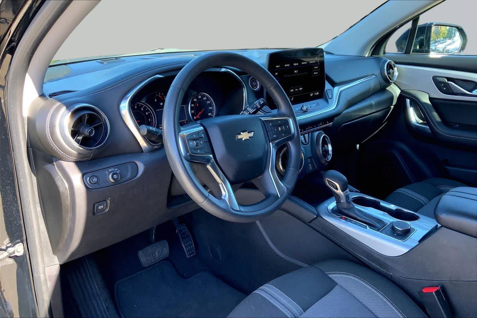 Used 2025 Chevrolet Blazer LT FWD image 16