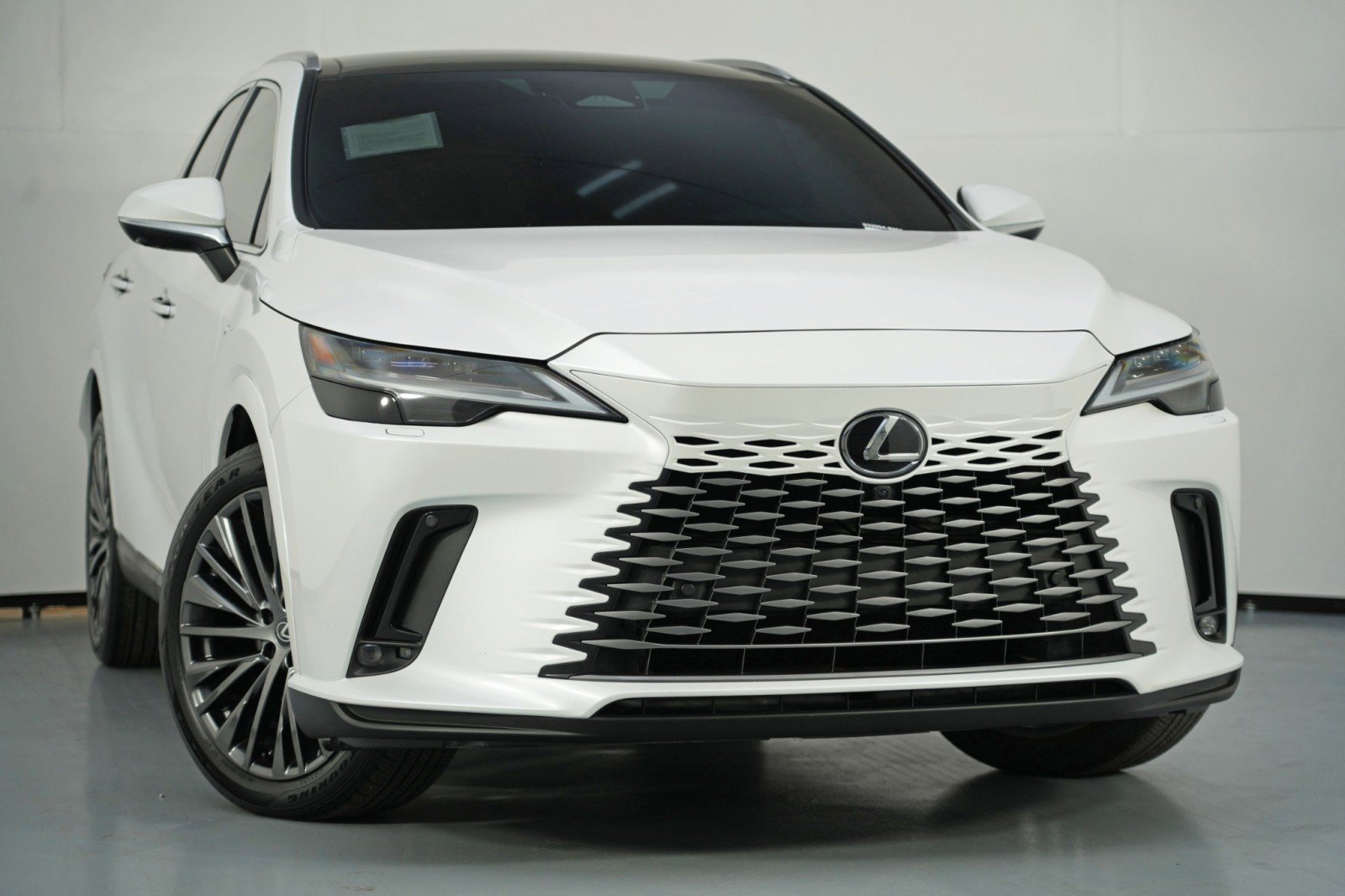 Used 2023 Lexus RX 350 Luxury w/ Cold Area Package image 4
