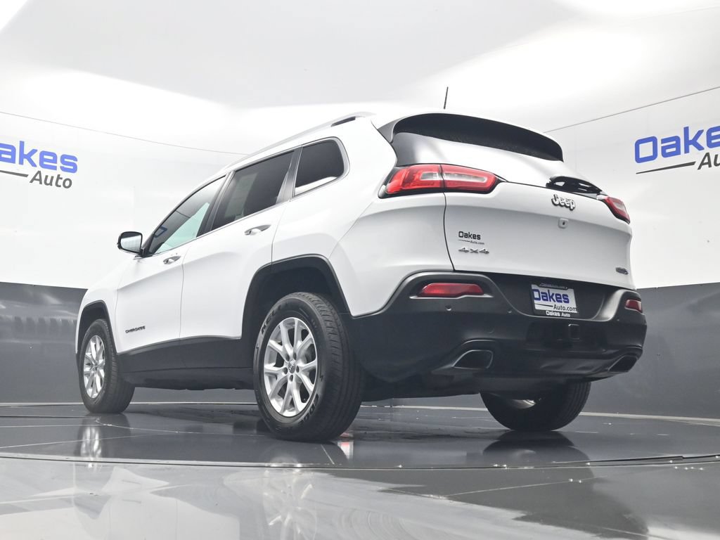 Used 2018 Jeep Cherokee Latitude Plus w/ Cold Weather Group AWD/4WD image 41