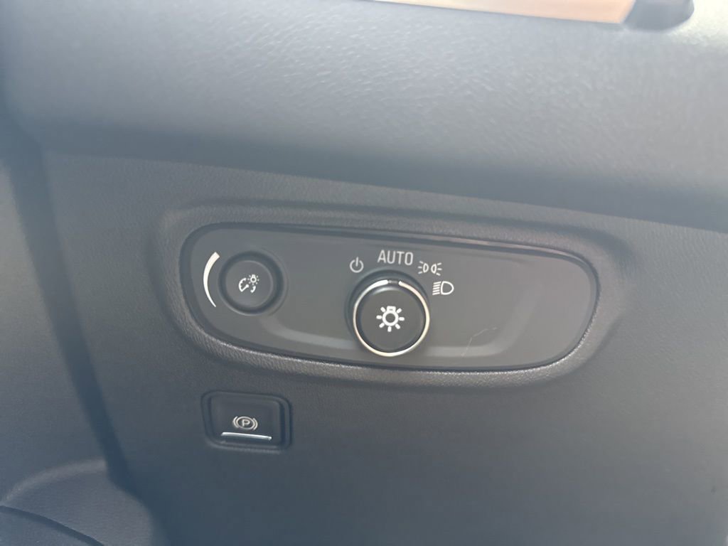 Used 2023 GMC Terrain SLE w/ Driver Convenience Package image 27