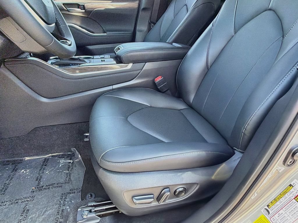 Used 2026 Toyota Highlander Limited AWD/4WD image 27