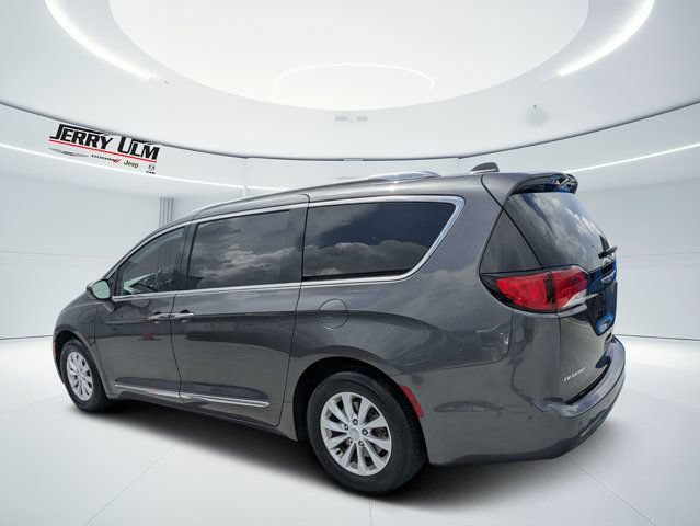 Used 2019 Chrysler Pacifica Touring-L FWD image 5