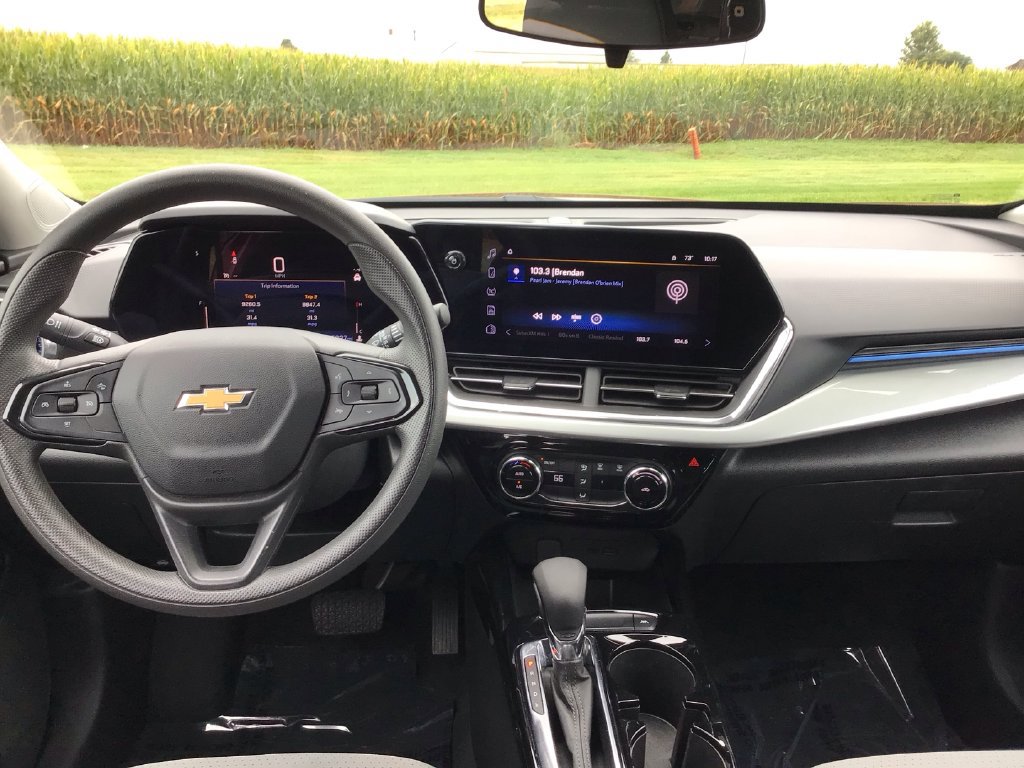 Used 2025 Chevrolet Trax LT FWD image 22