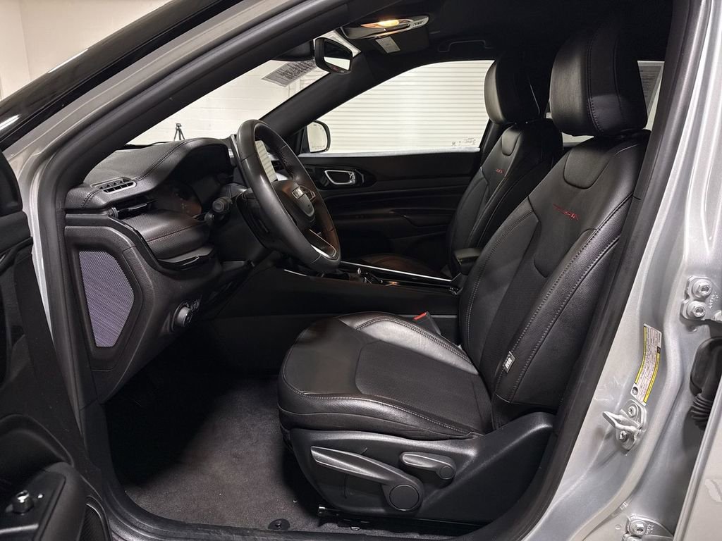 Used 2025 Jeep Compass Trailhawk AWD/4WD image 19