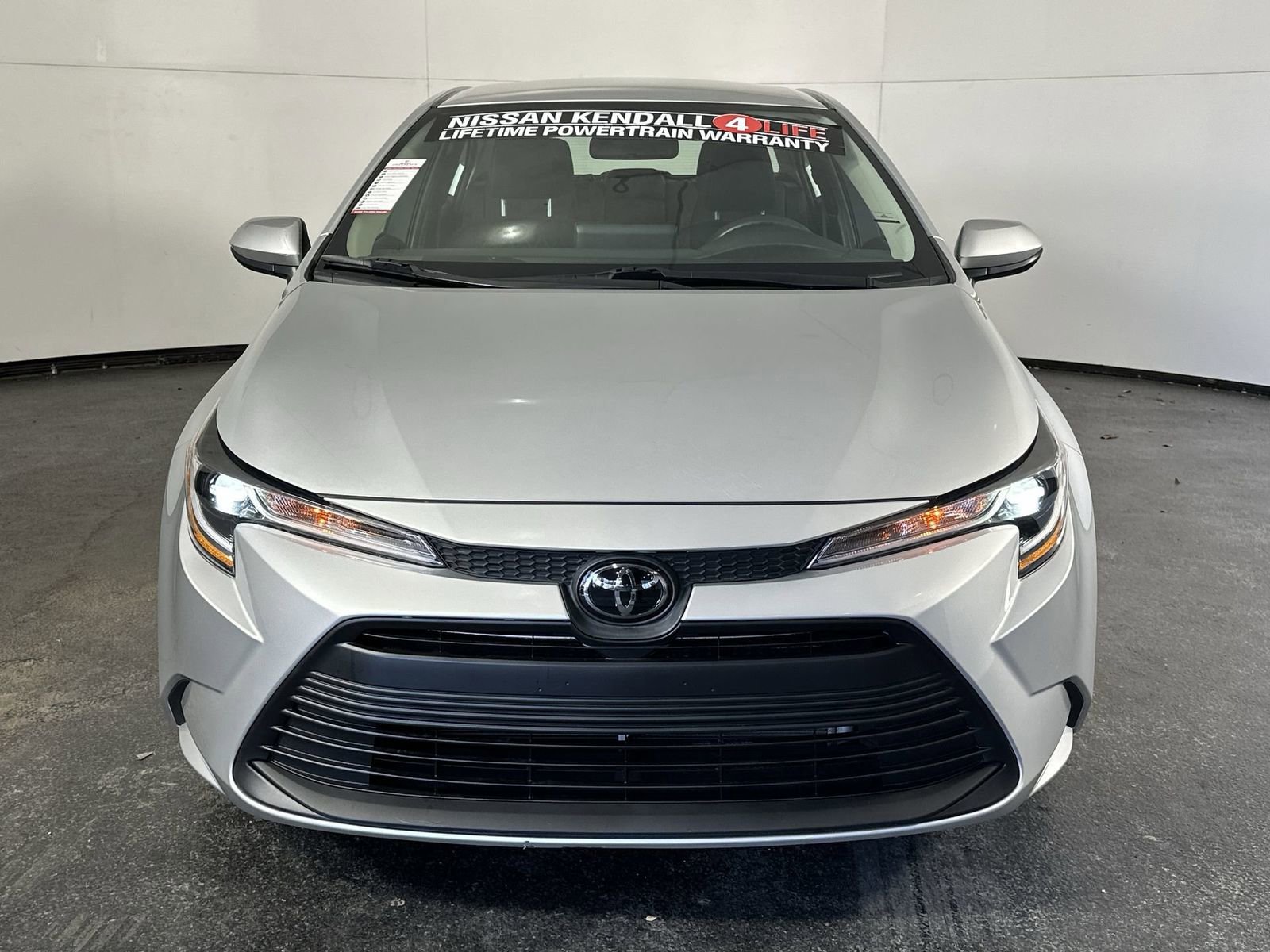 Used 2023 Toyota Corolla LE image 3