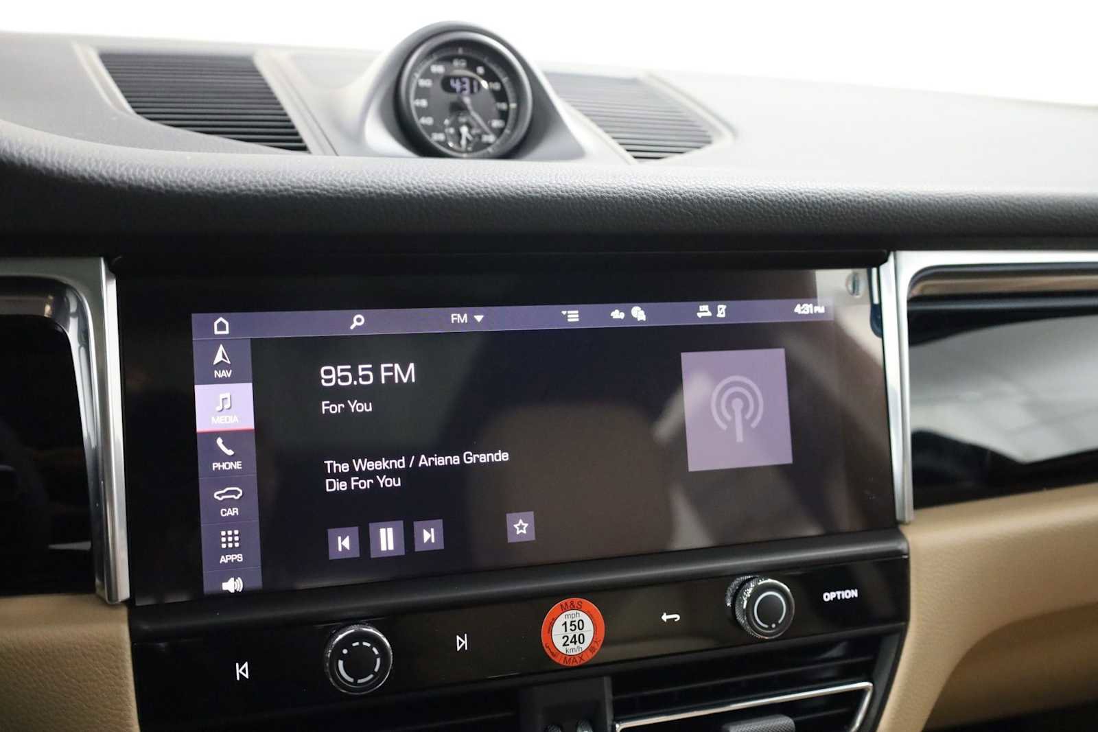 New 2026 Porsche Macan image 32