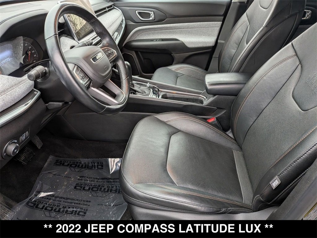 Used 2022 Jeep Compass Latitude image 2