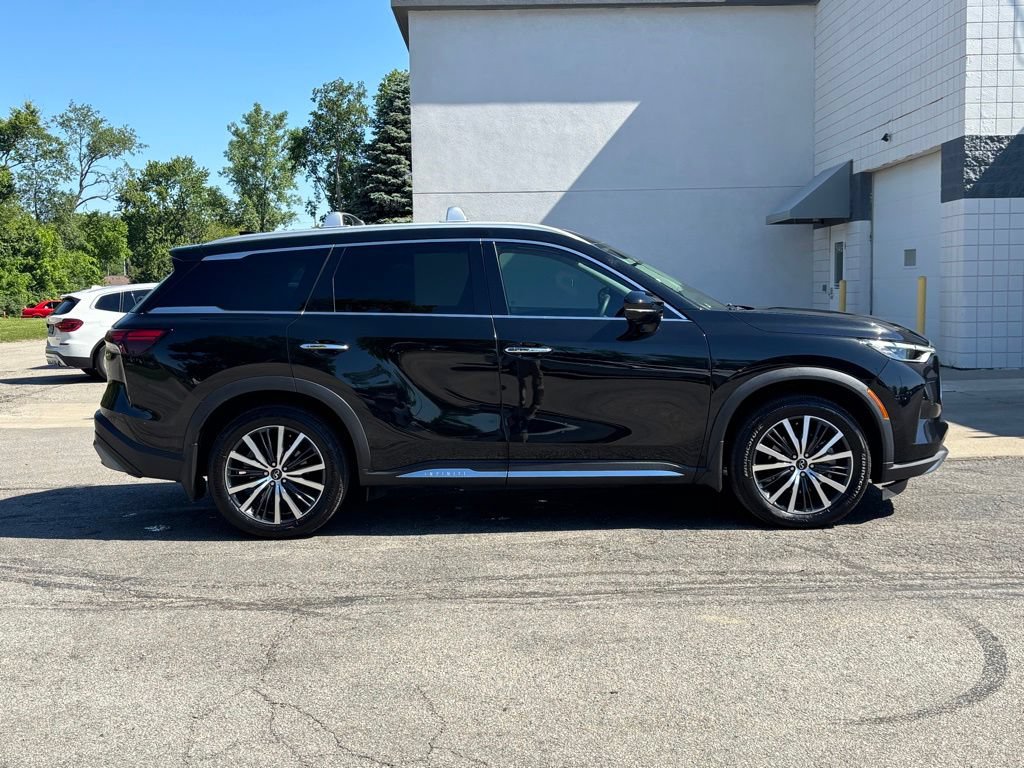 Used 2023 INFINITI QX60 Sensory w/ Vision Package AWD/4WD image 2
