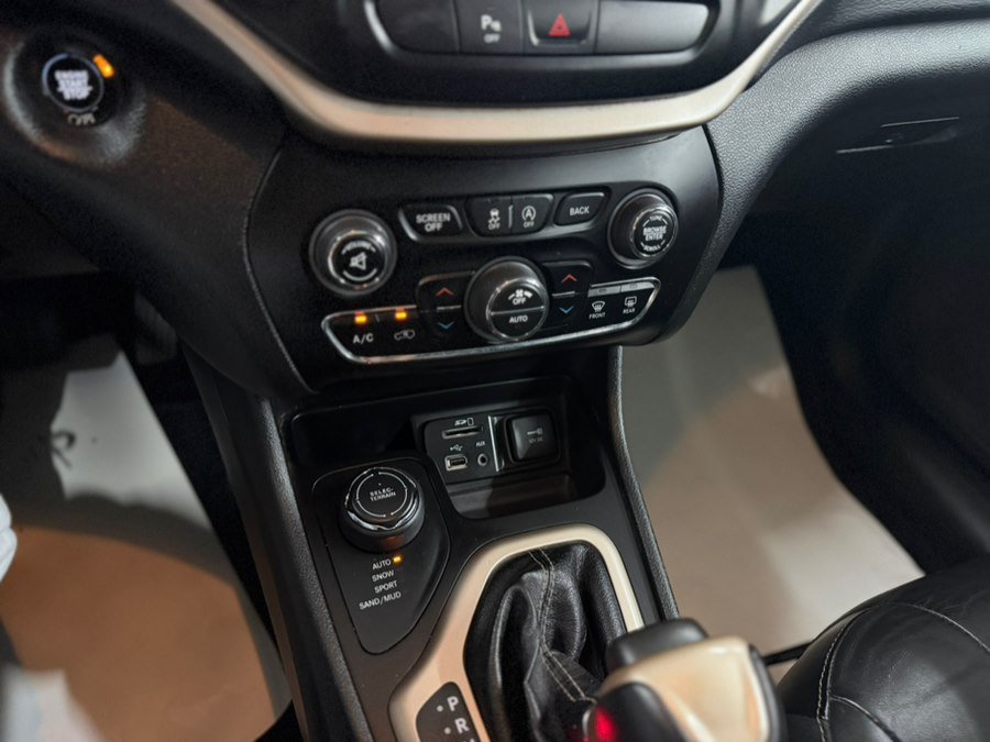 Used 2018 Jeep Cherokee Limited w/ High Altitude Package AWD/4WD image 19