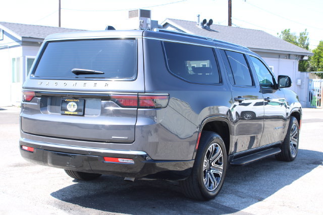 Used 2024 Jeep Wagoneer L Series II AWD/4WD image 5