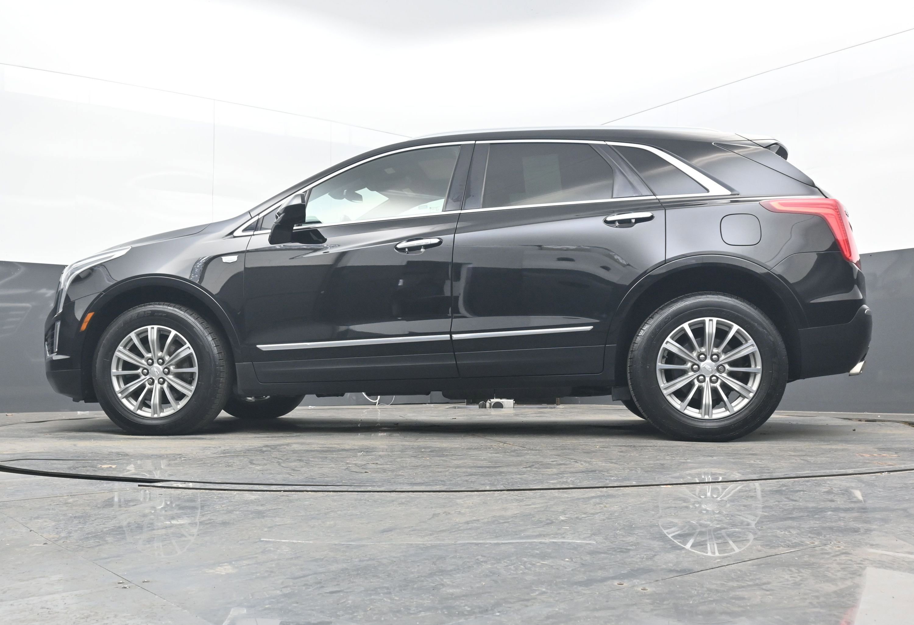Used 2018 Cadillac XT5 Luxury w/ Driver Awareness Package image 25