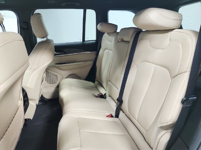 Used 2024 Jeep Grand Cherokee Limited AWD/4WD image 36