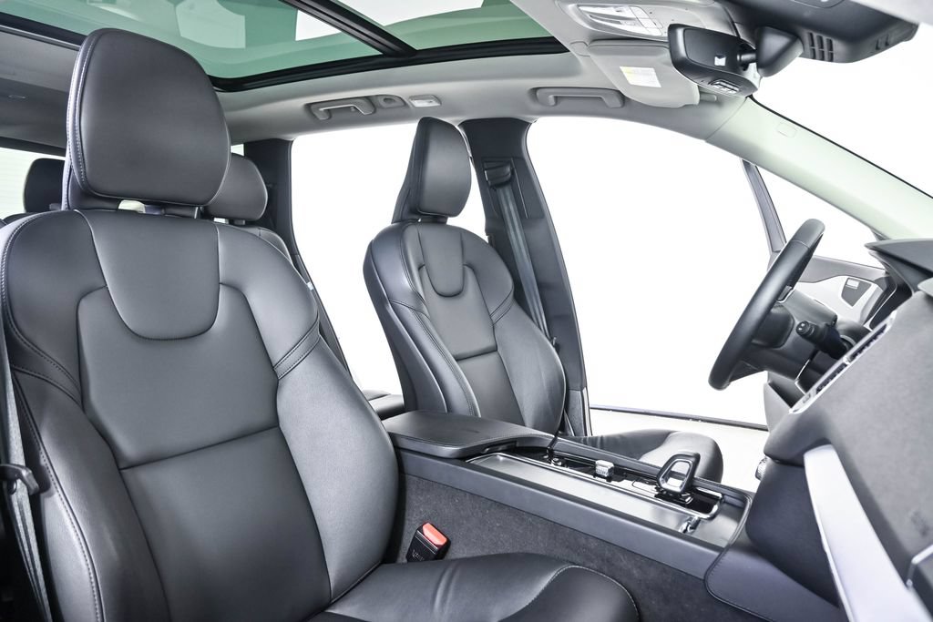 Certified 2025 Volvo XC90 B5 Core AWD/4WD image 24