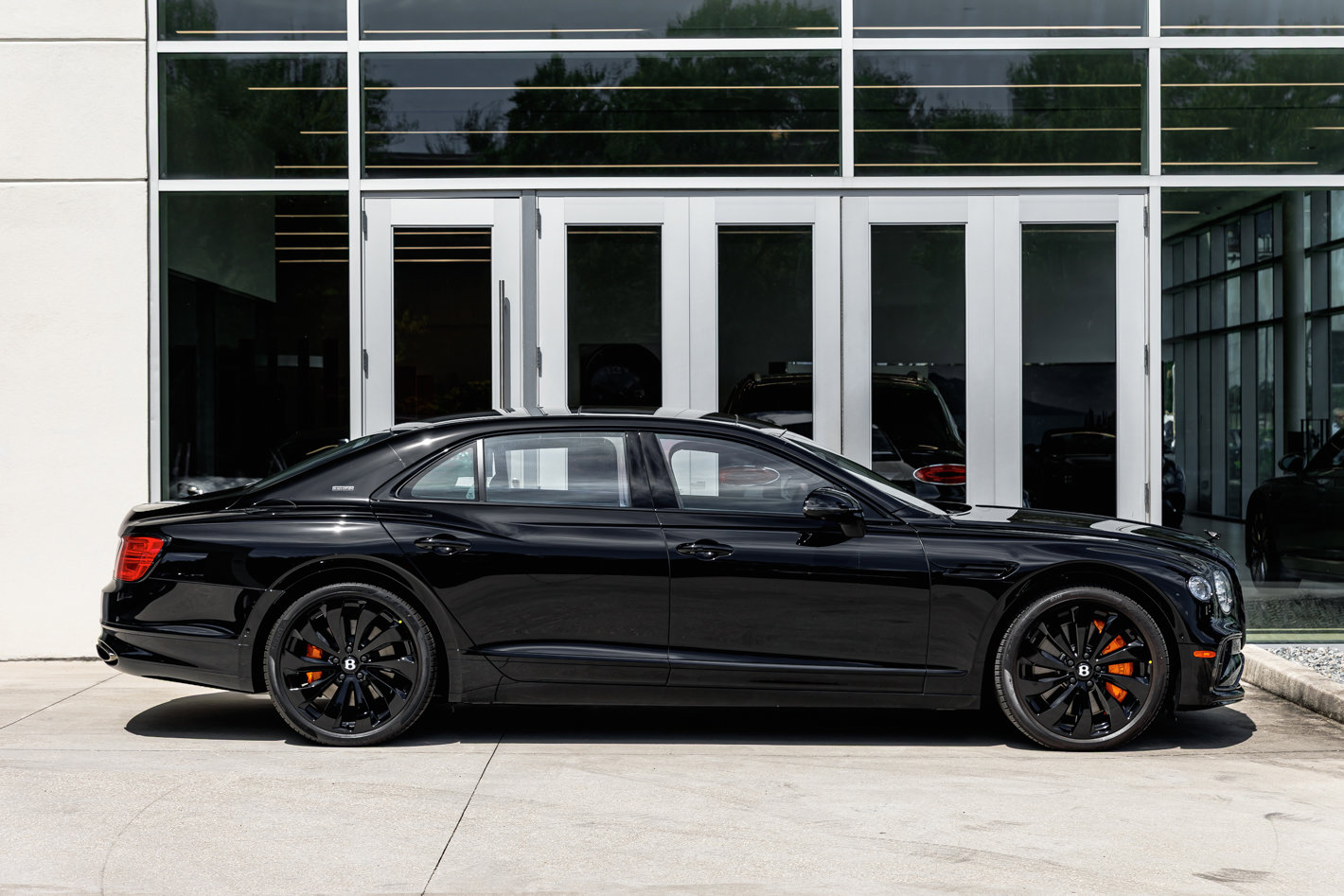 New 2025 Bentley Flying Spur Plug-In Hybrid image 3