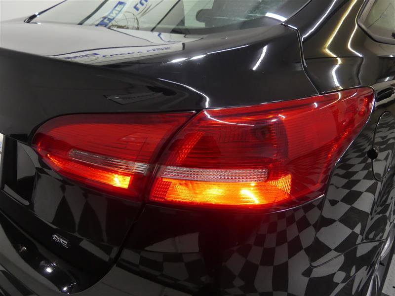 Used 2018 Ford Focus SE w/ SE Appearance Package image 15