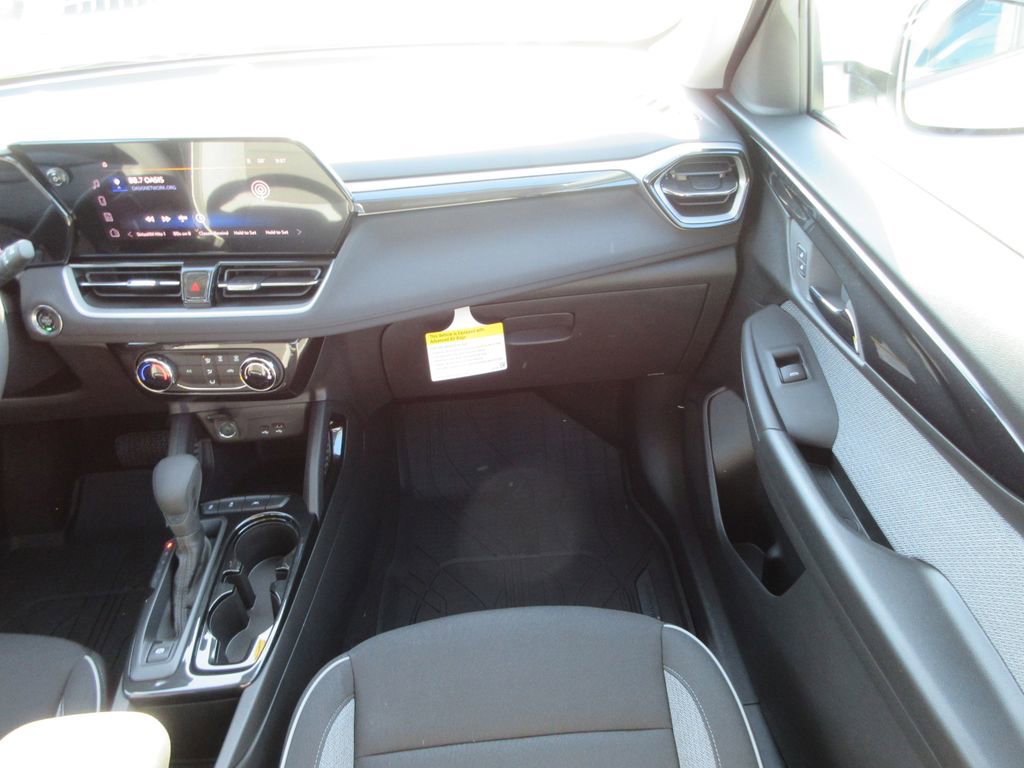 New 2026 Chevrolet TrailBlazer LT w/ LPO, Blackout Package FWD image 16