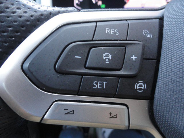 Used 2021 Volkswagen Atlas SEL R-Line image 21