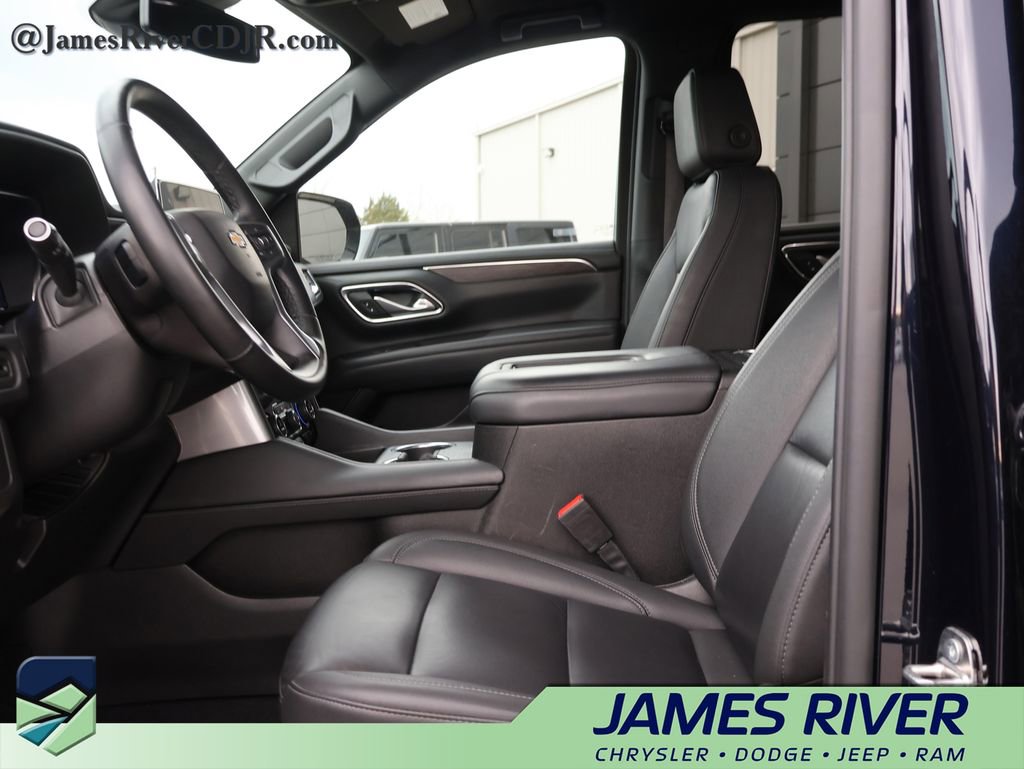 Used 2024 Chevrolet Suburban LT image 24