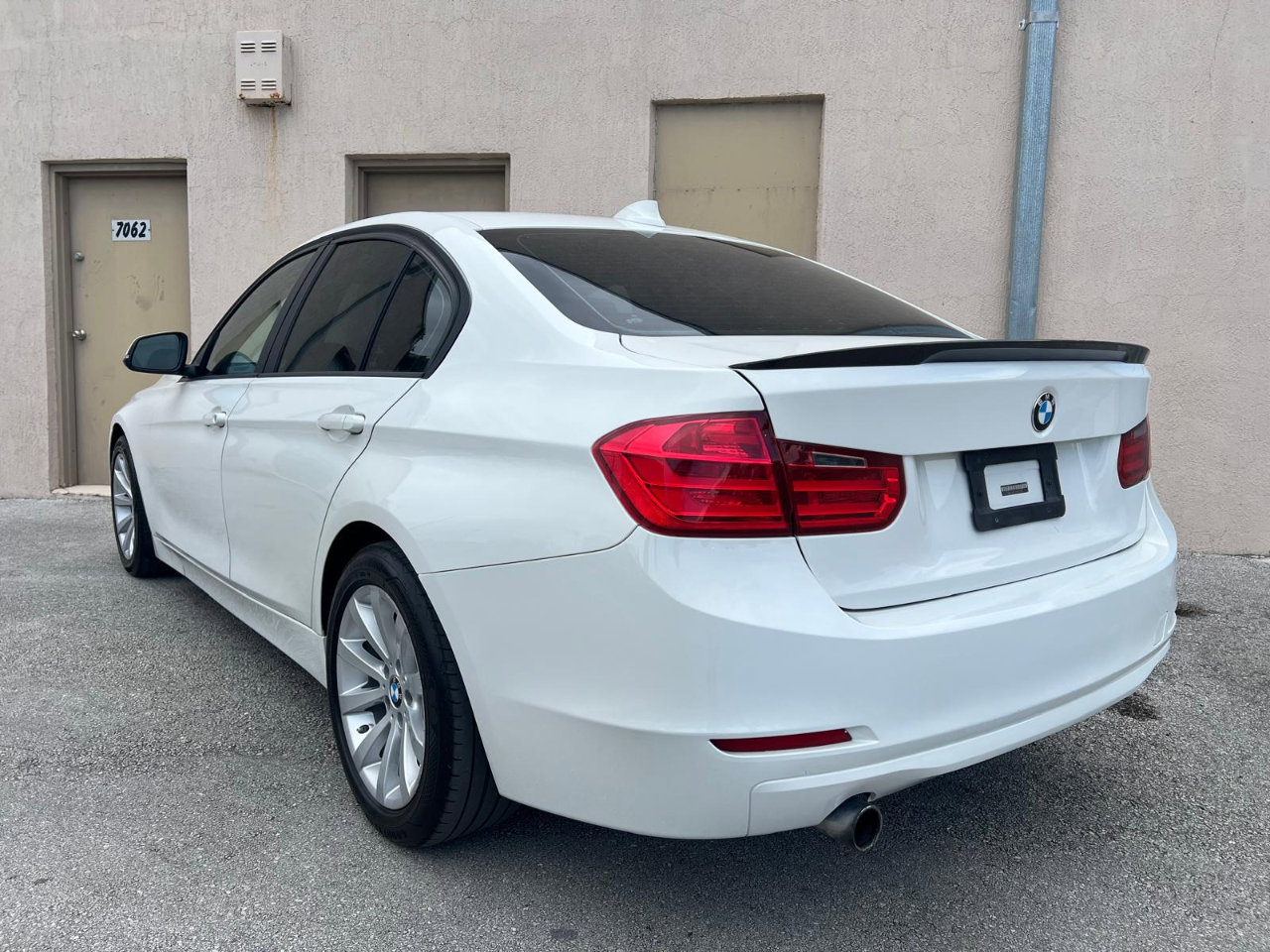 Used 2014 BMW 320i 4dr Sdn 320i RWD image 17