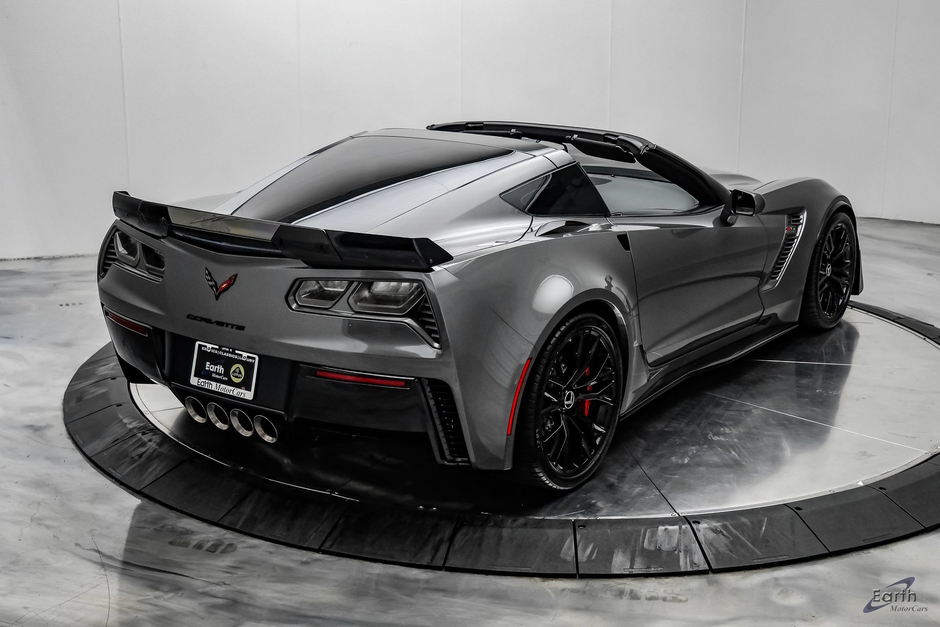 Used 2015 Chevrolet Corvette Z06 w/ 3LZ Preferred Equipment Group RWD image 21