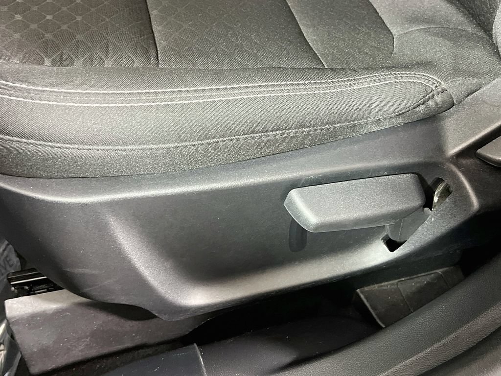 Used 2025 Ford Escape Active AWD/4WD image 17