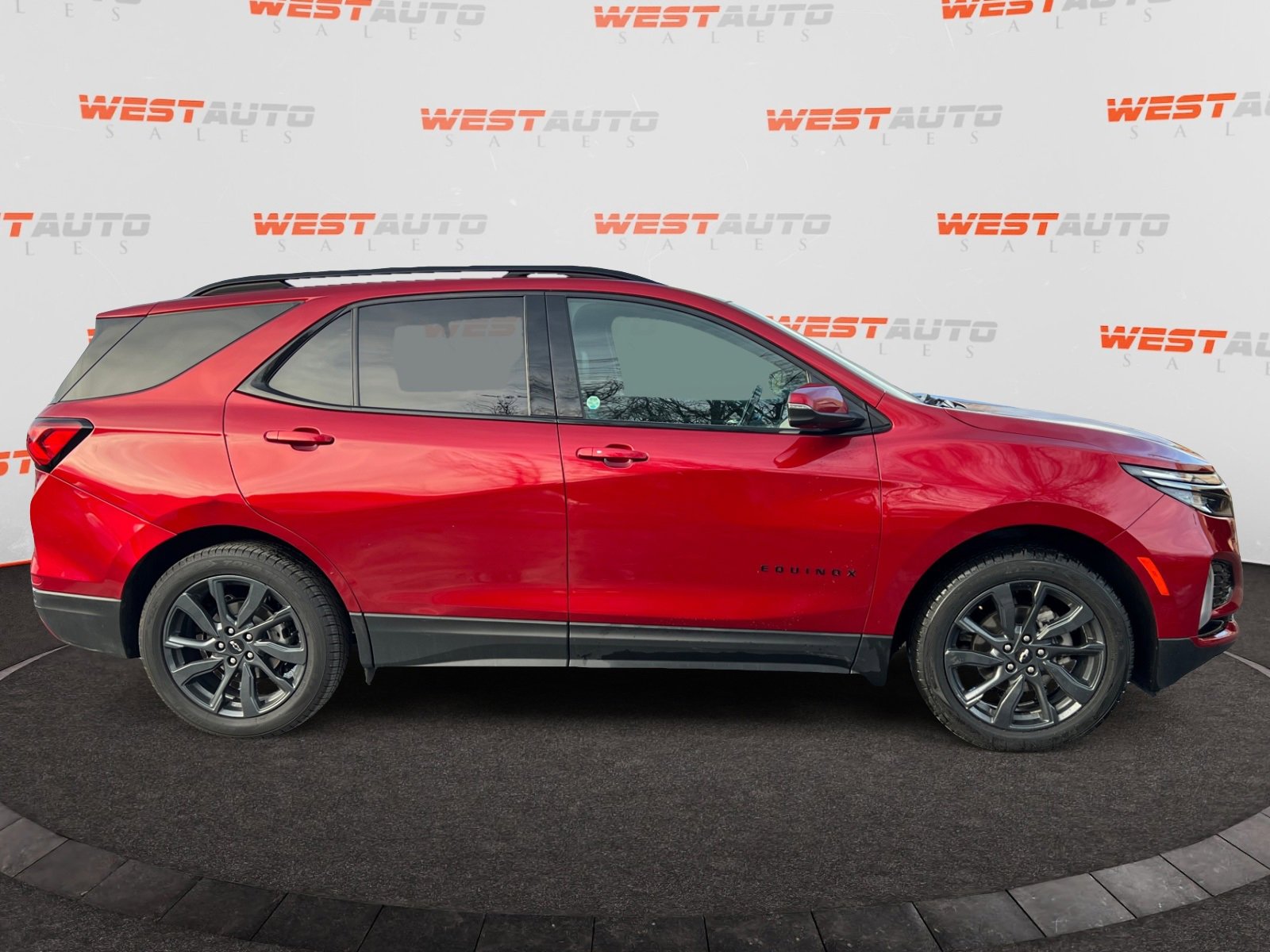 Used 2022 Chevrolet Equinox RS w/ RS Leather Package image 6