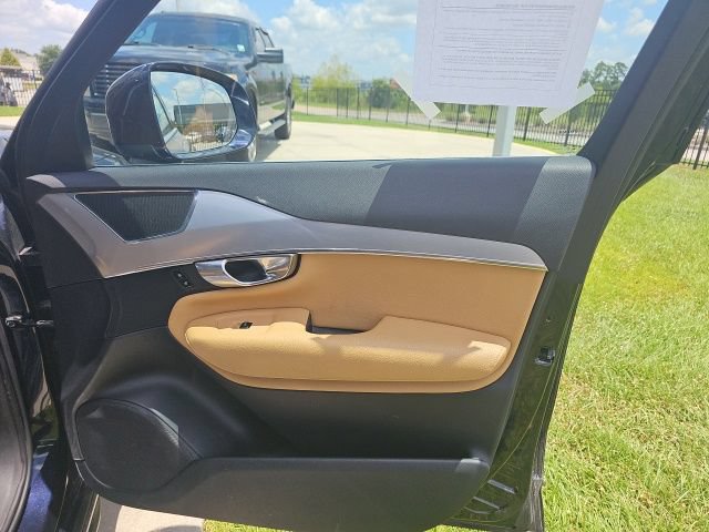 Used 2017 Volvo XC90 T6 Momentum w/ Vision Package AWD/4WD image 18