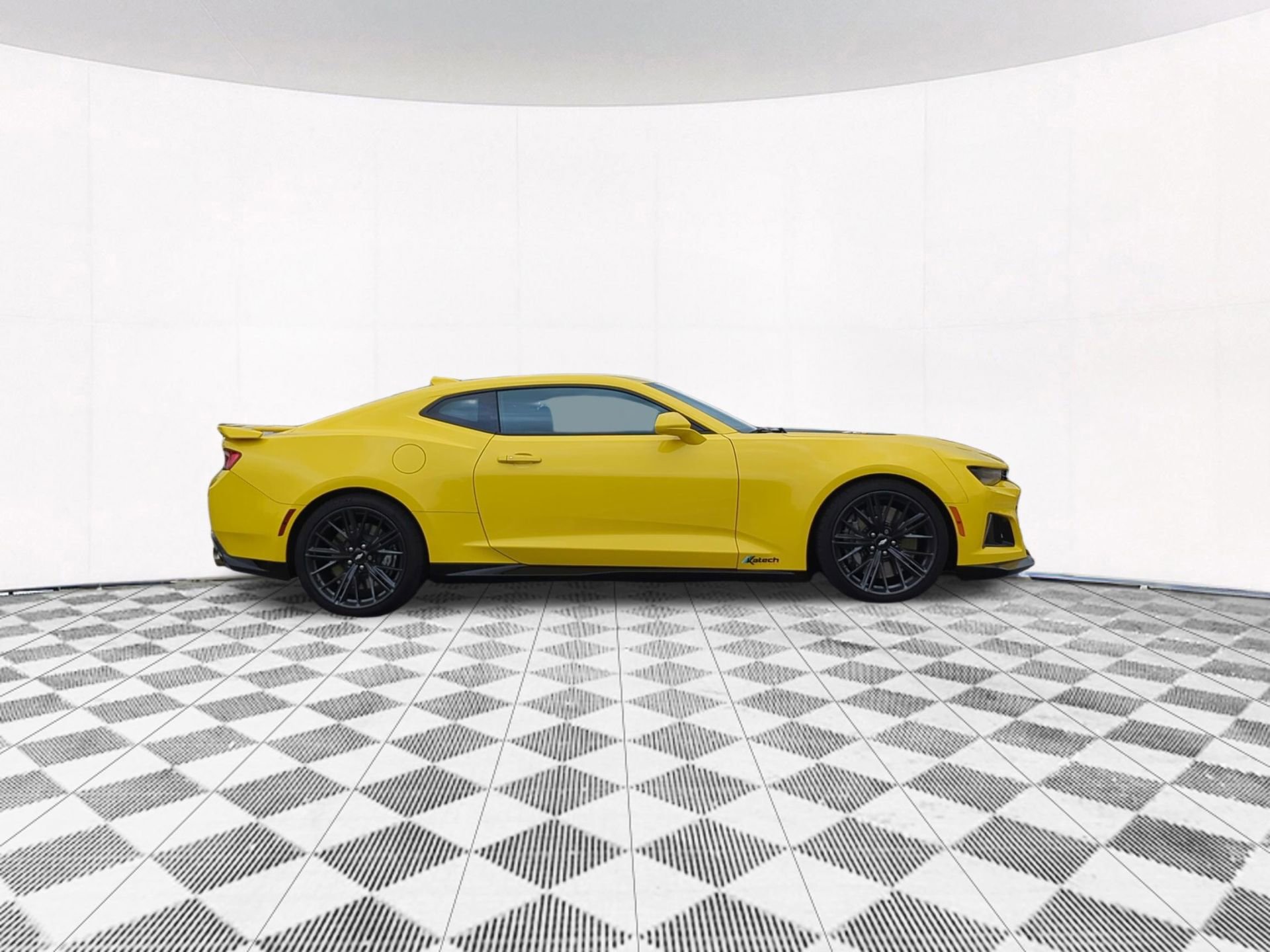 Used 2018 Chevrolet Camaro ZL1 RWD image 8