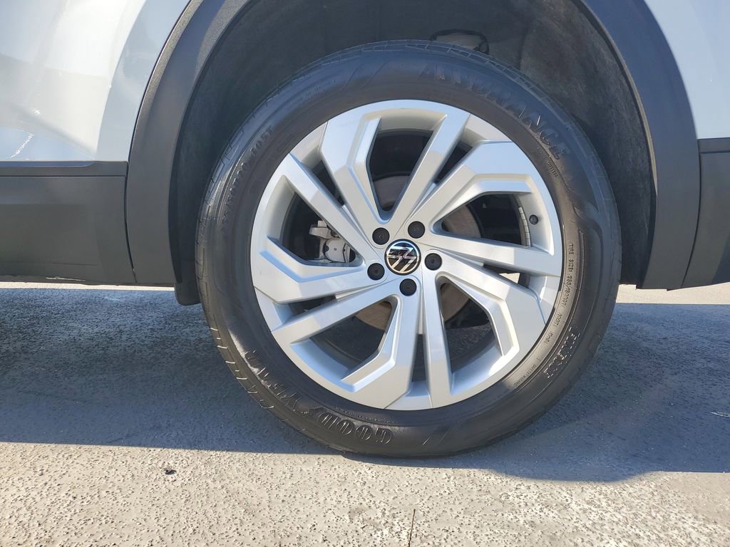 Used 2023 Volkswagen Atlas SE w/ Panoramic Sunroof Package image 5