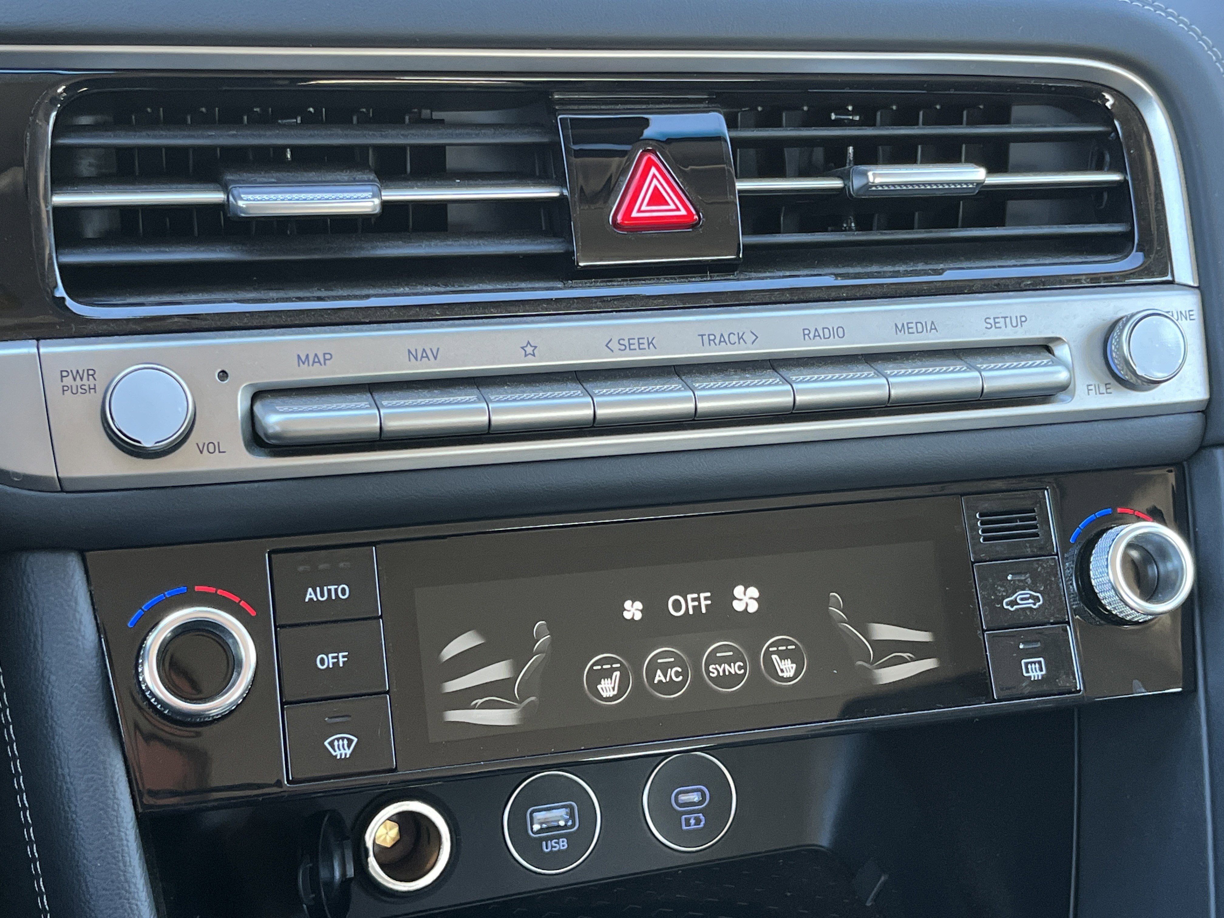 Used 2026 Genesis G70 2.5T image 6