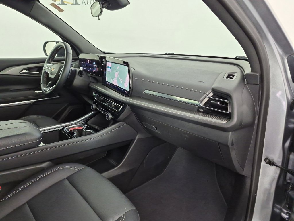 Certified 2025 Chevrolet Traverse LT AWD/4WD image 38