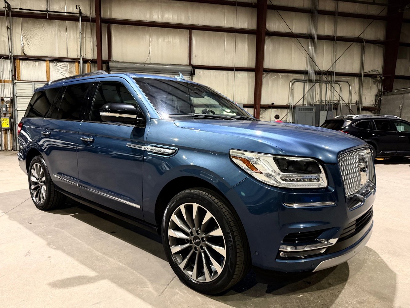 Used 2019 Lincoln Navigator Select w/ Technology Package RWD image 2