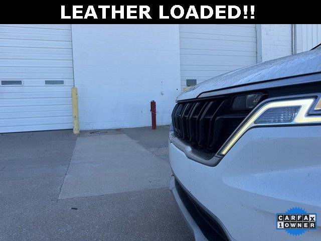 Used 2024 Kia Carnival LX image 5