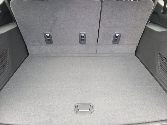 New 2026 Chevrolet Suburban LT w/ Comfort Package RWD image 9