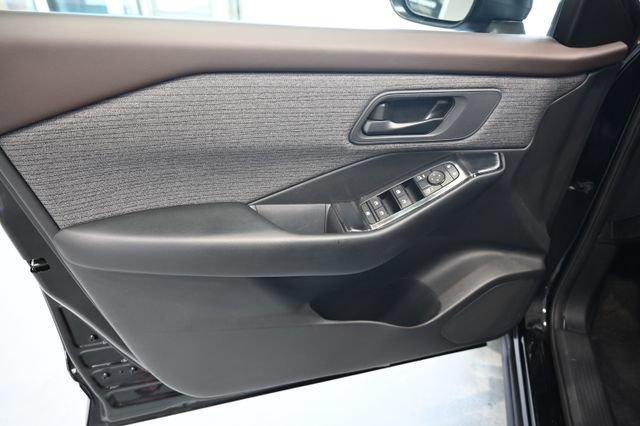 Used 2023 Nissan Rogue S AWD/4WD image 27