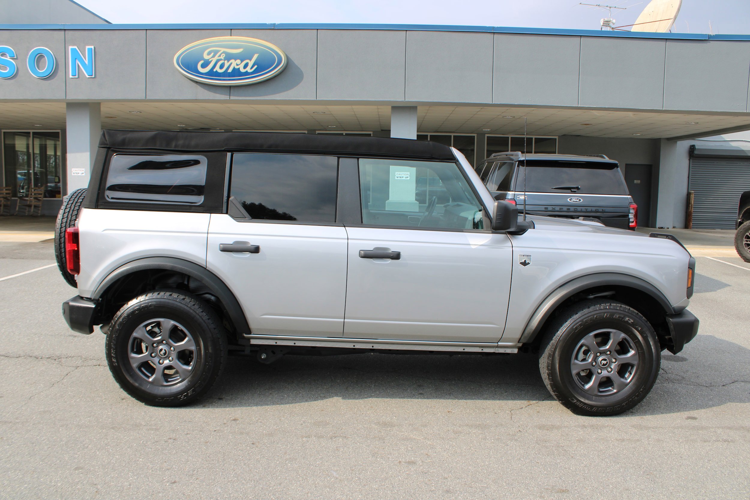 Used 2023 Ford Bronco Big Bend image 2
