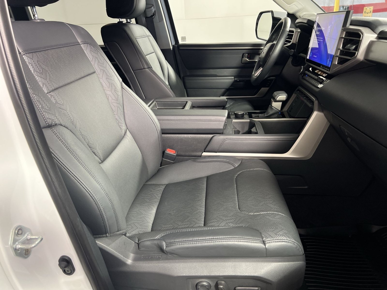Used 2023 Toyota Tundra Limited AWD/4WD image 27