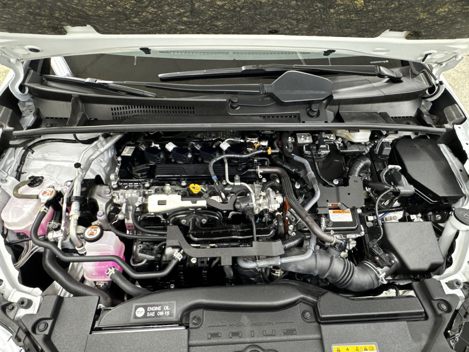 Used 2024 Toyota Prius XLE AWD/4WD image 40