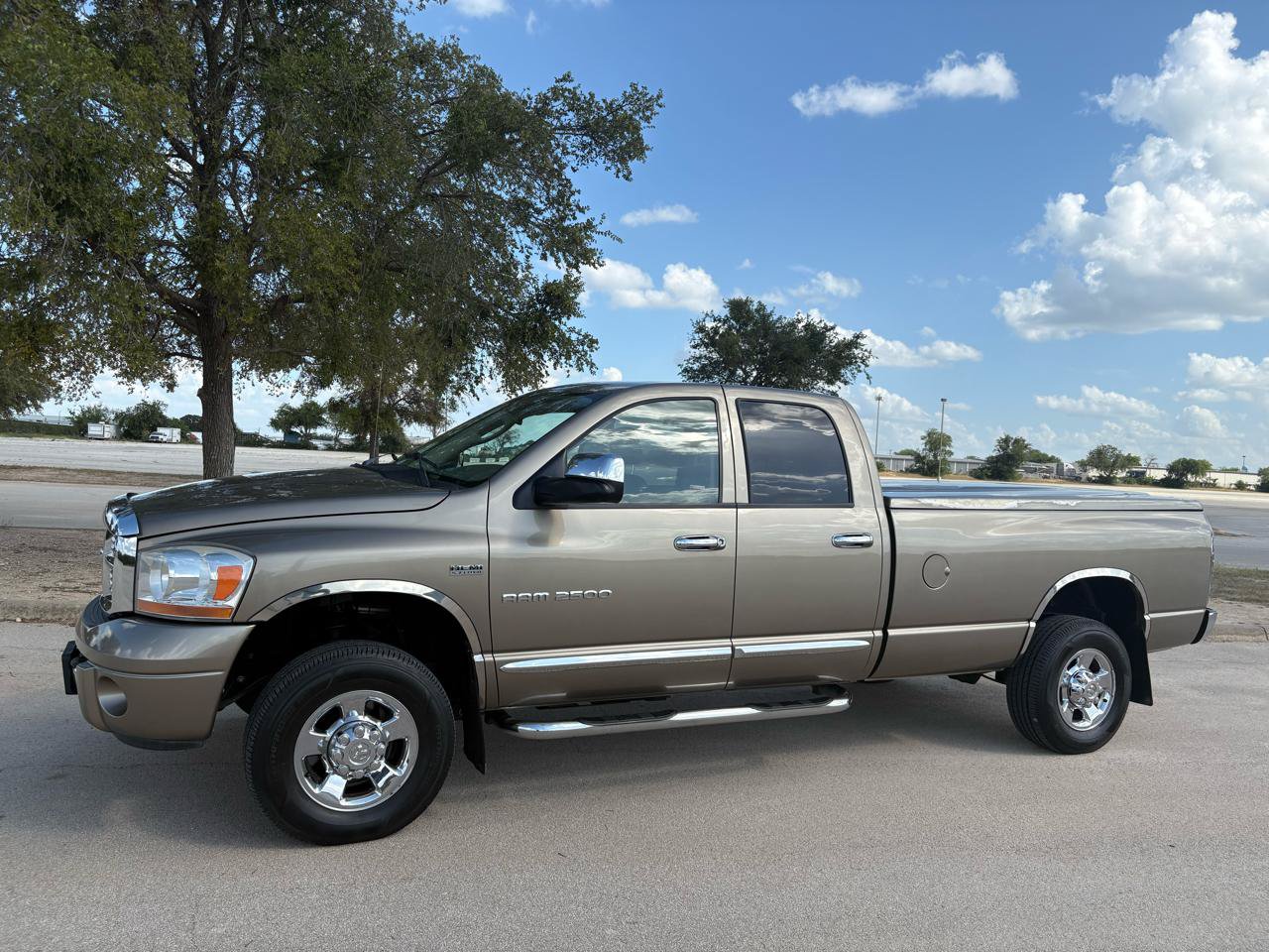 Used 2006 Dodge Ram 2500 Truck Laramie AWD/4WD image 3