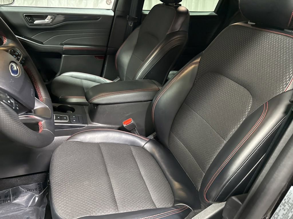 Used 2025 Ford Escape ST-Line FWD image 18
