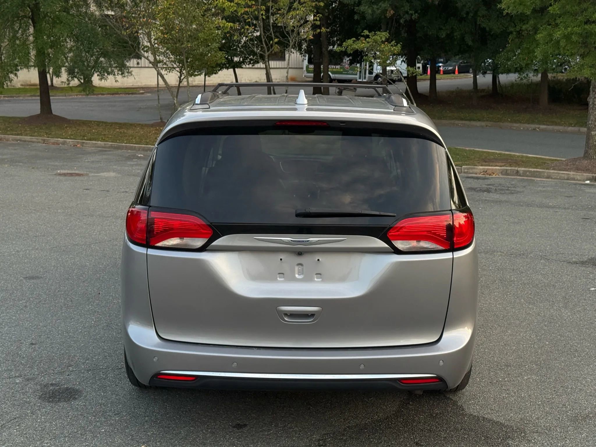 Used 2020 Chrysler Pacifica Touring-L image 11