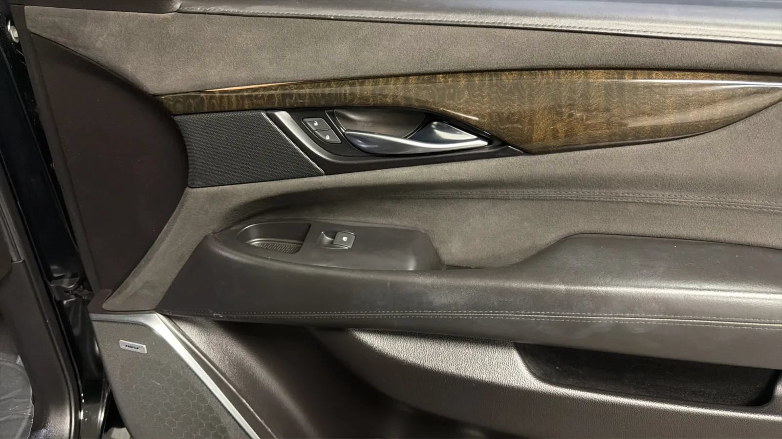 Used 2019 Cadillac Escalade Platinum RWD image 18