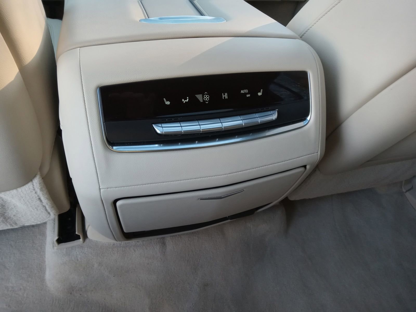 Used 2021 Cadillac Escalade ESV Premium Luxury image 26