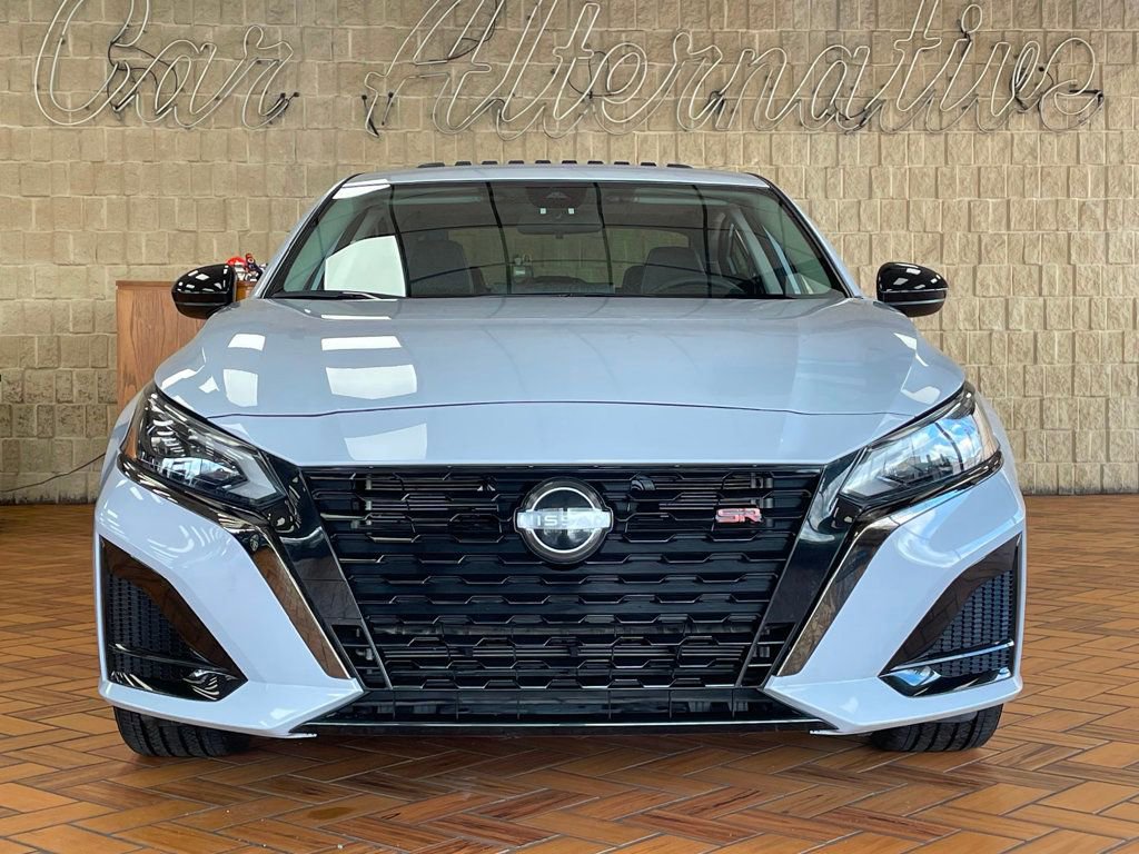 Used 2024 Nissan Altima 2.5 SR w/ SR Premium Package image 3