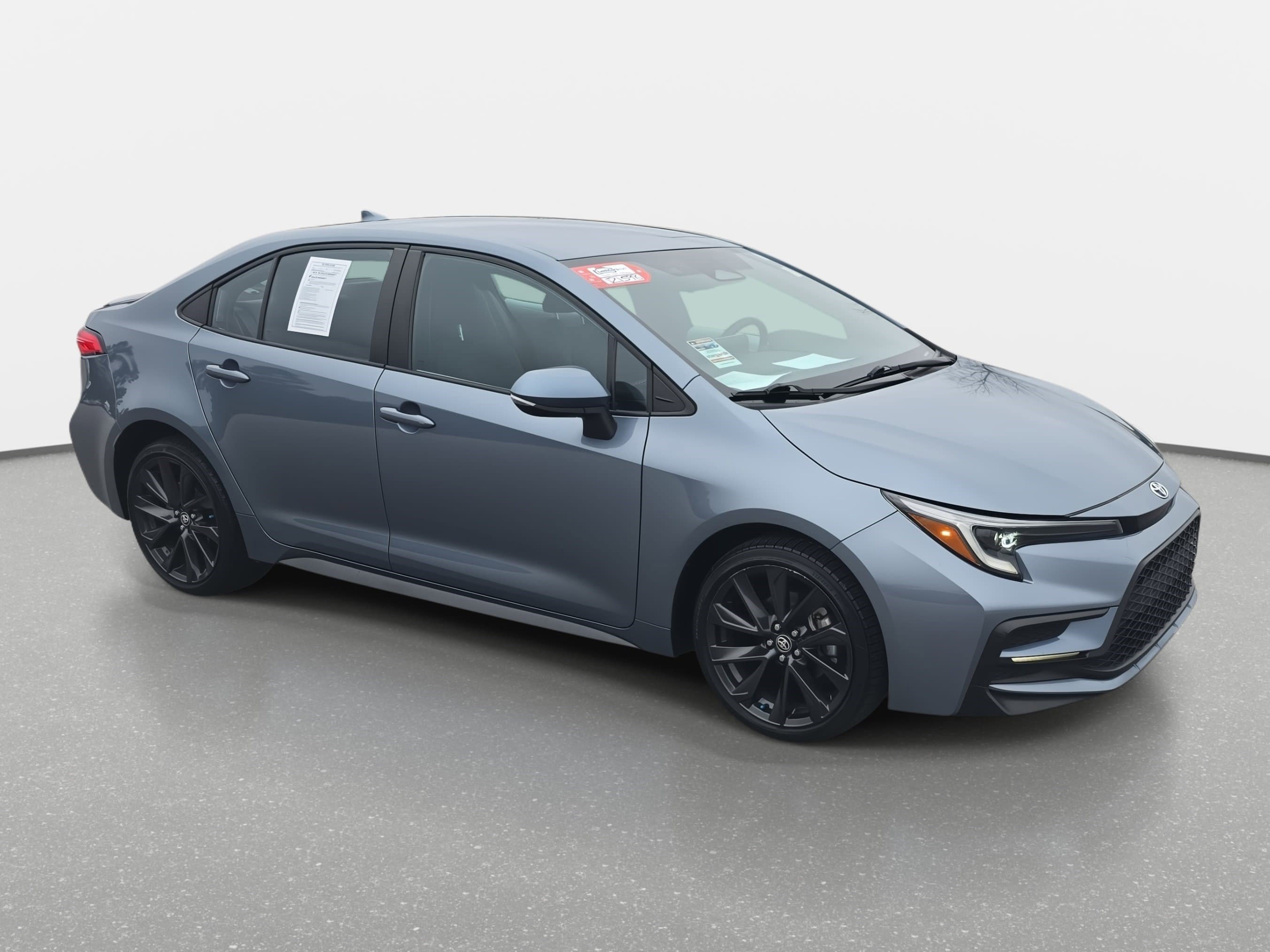 Used 2024 Toyota Corolla SE image 3